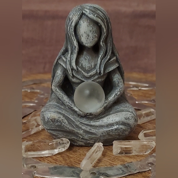 1 DAY SALE!!! Lunar Goddess Moon Goddess Witchy Woman Crystal Ball Magic Statue - Picture 4 of 13